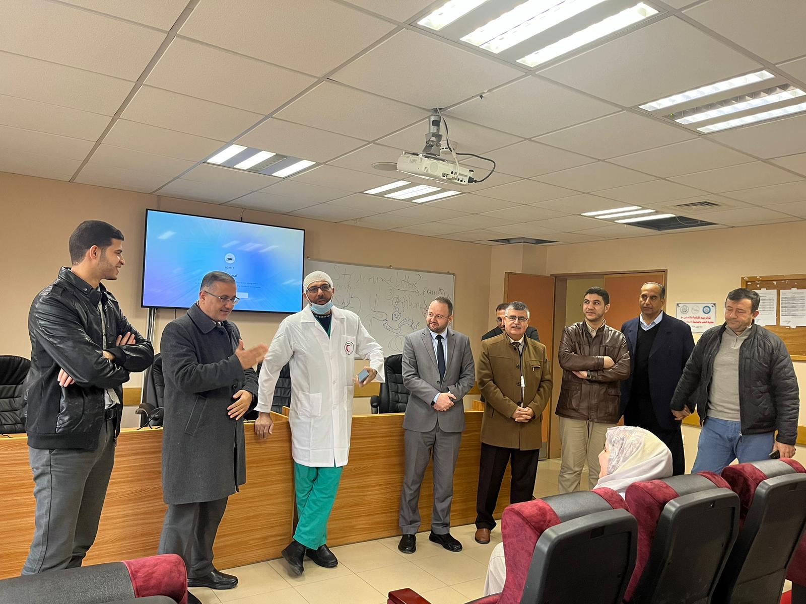 كلية الطب بالجامعة الإسلامية تفتتح قاعة الجراحة في مجمع الشفاء الطبي بعد ترميمها