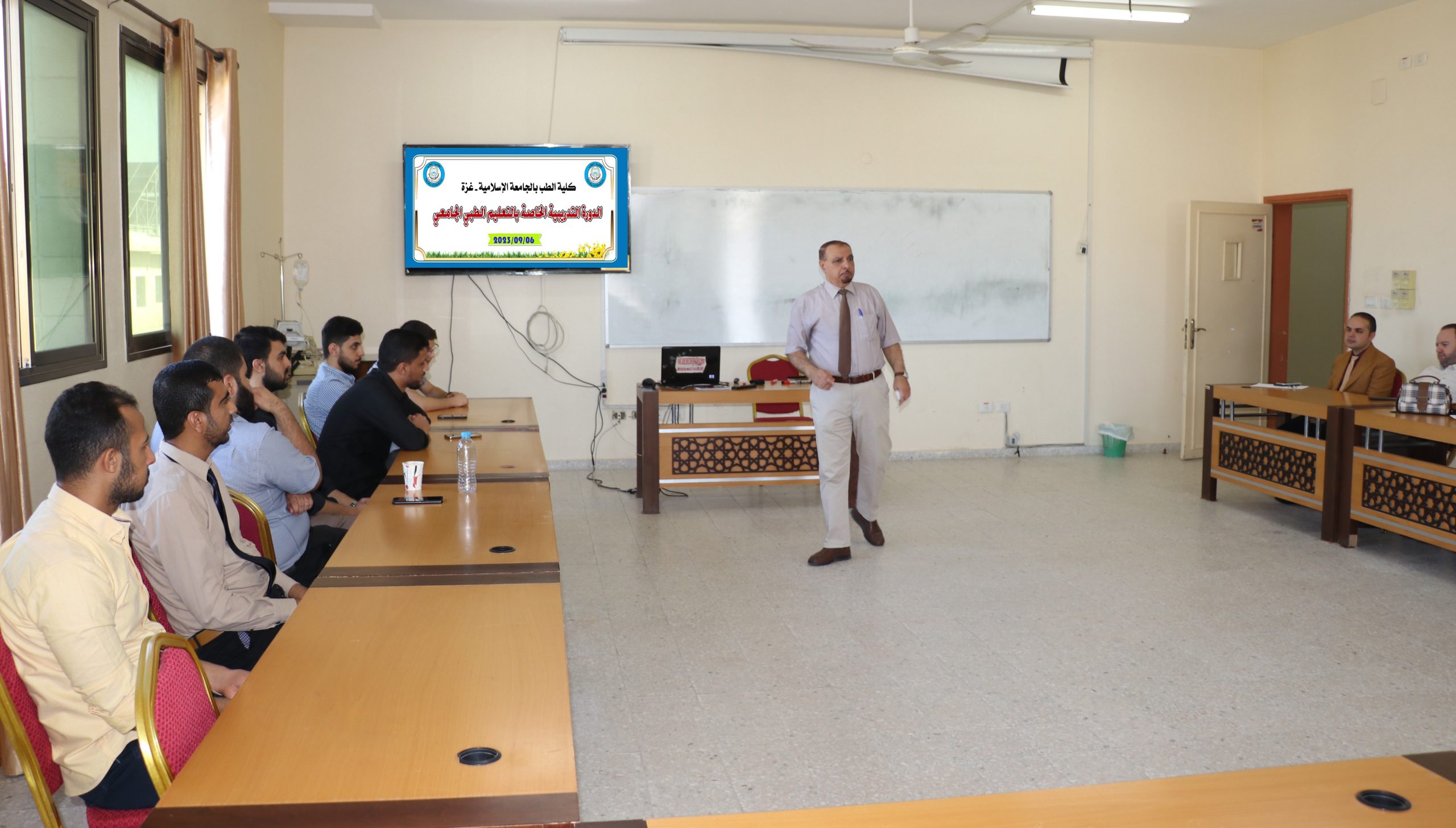 كلية الطب تعقد دورة تدريبية خاصة بالتعليم الطبي الجامعي
